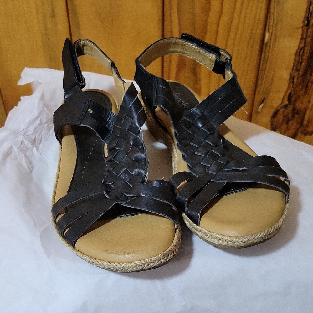 Softspots Black and Tan Woven Sandals